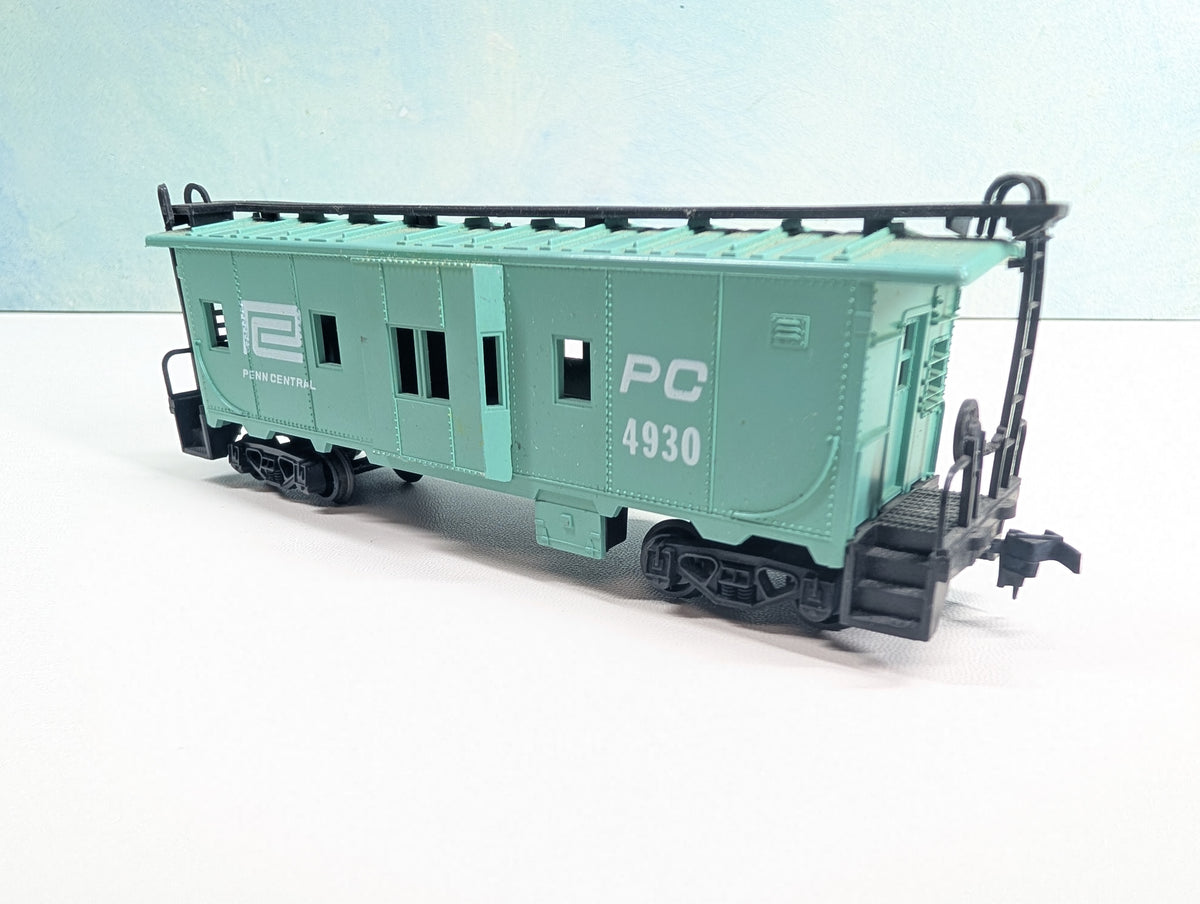 USED HO Scale Bay Window Caboose Penn Central PC #4930