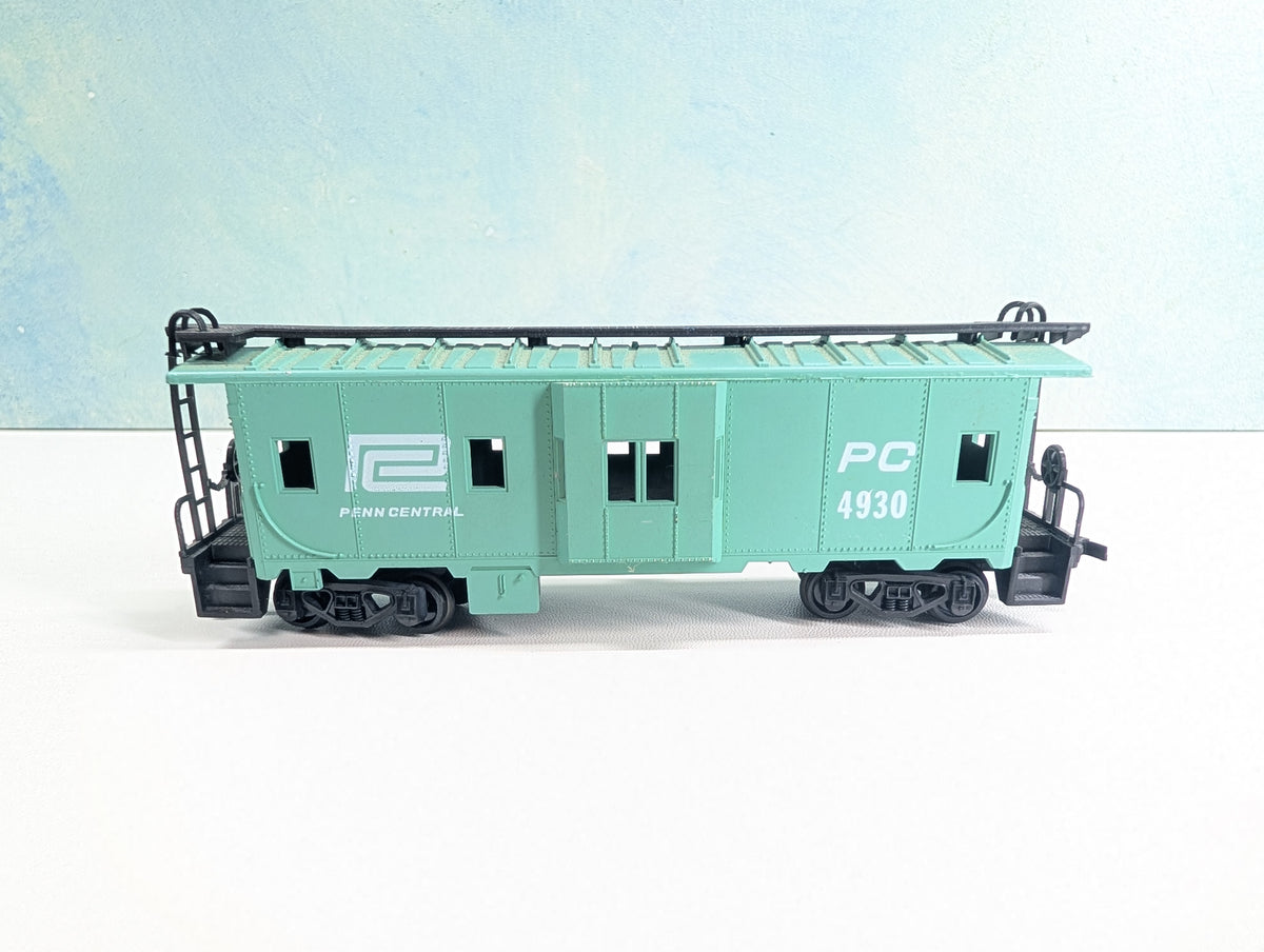 USED HO Scale Bay Window Caboose Penn Central PC #4930