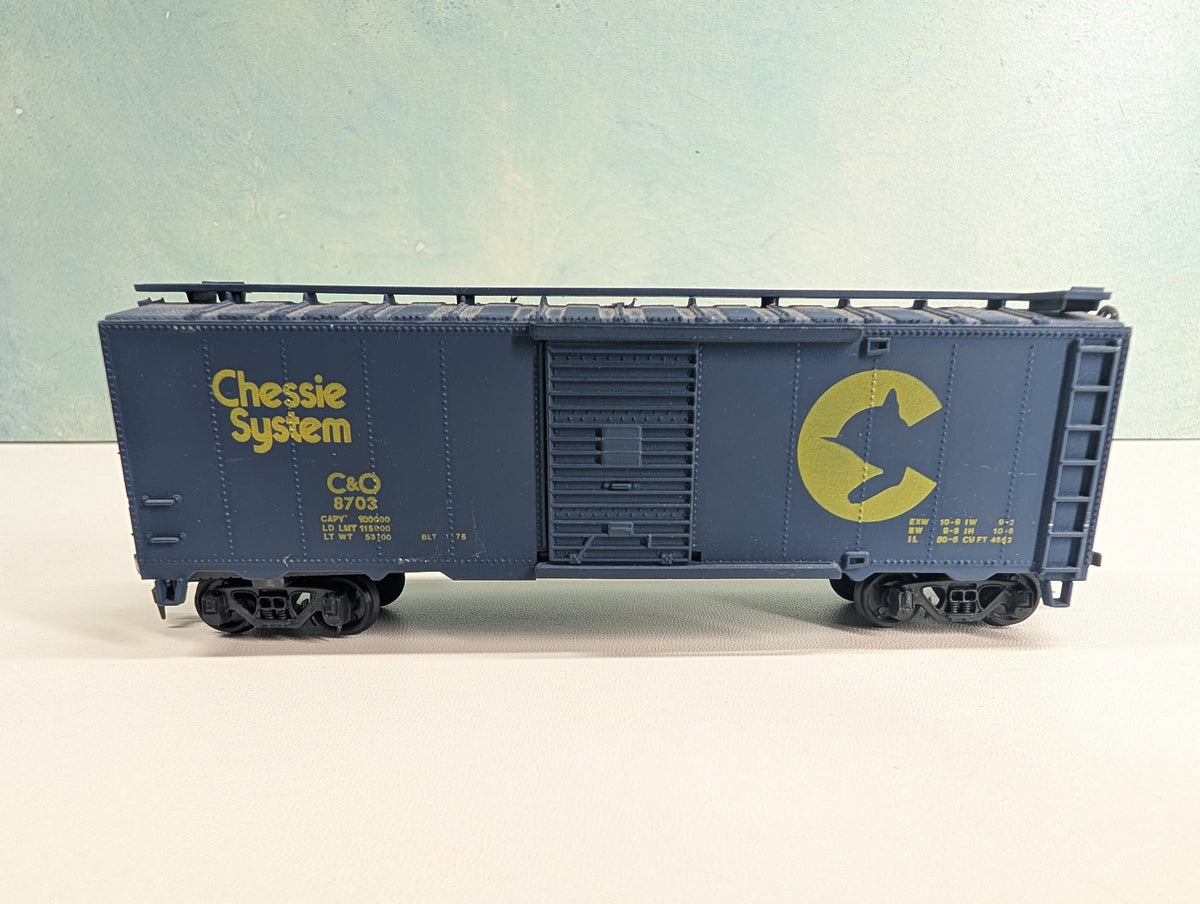 USED Lionel HO Scale 40' Box Car Chessie System C&O #8703