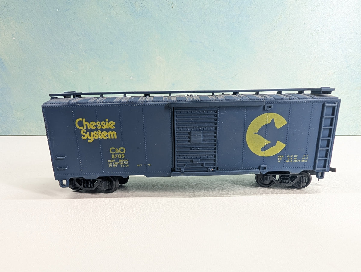 USED Lionel HO Scale 40' Box Car Chessie System C&O #8703