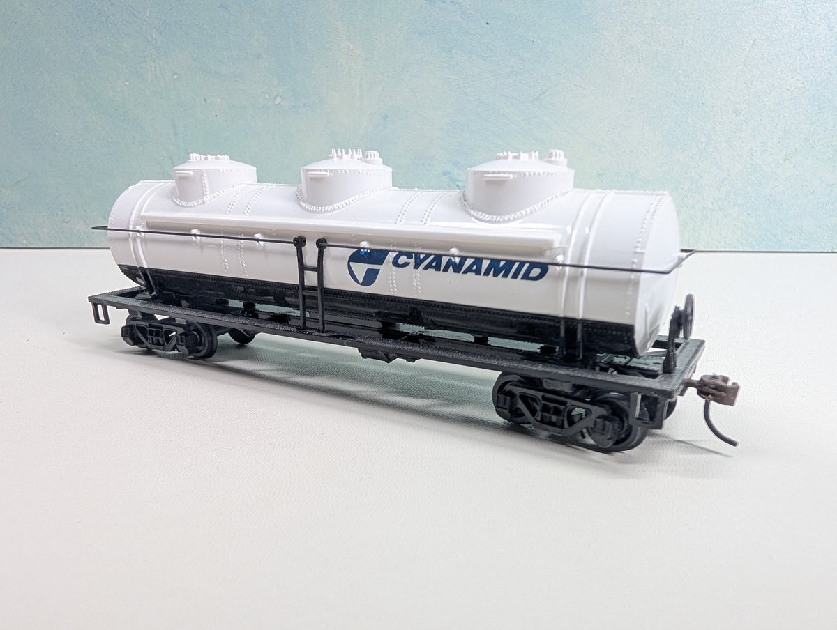 USED HO Scale Triple Dome Tank Car Cyanamid