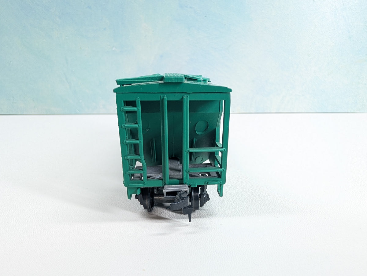 USED Roundhouse HO Scale Covered Hopper Penn Central PC #258601