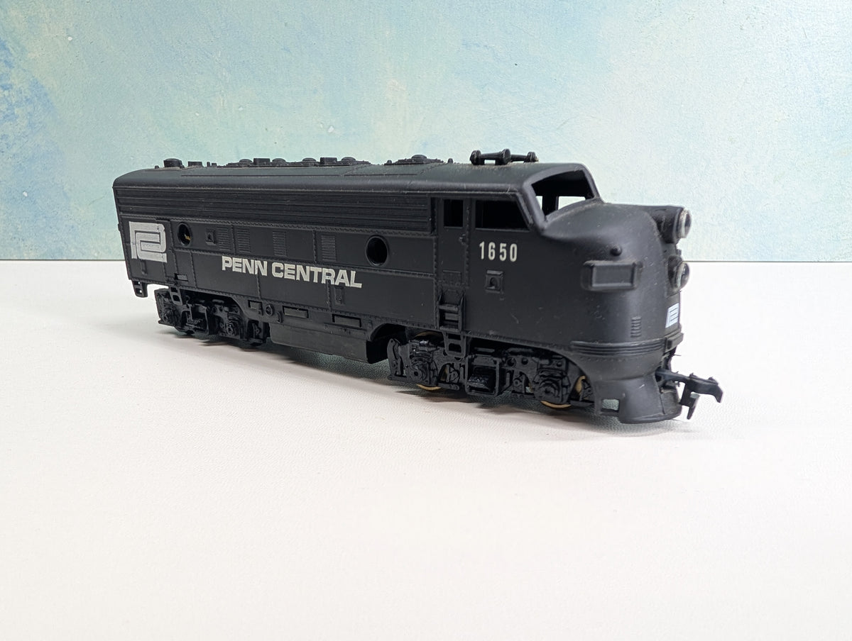 USED HO Scale F7 Diesel Locomotive Penn Central PC #1650 Non-Powered