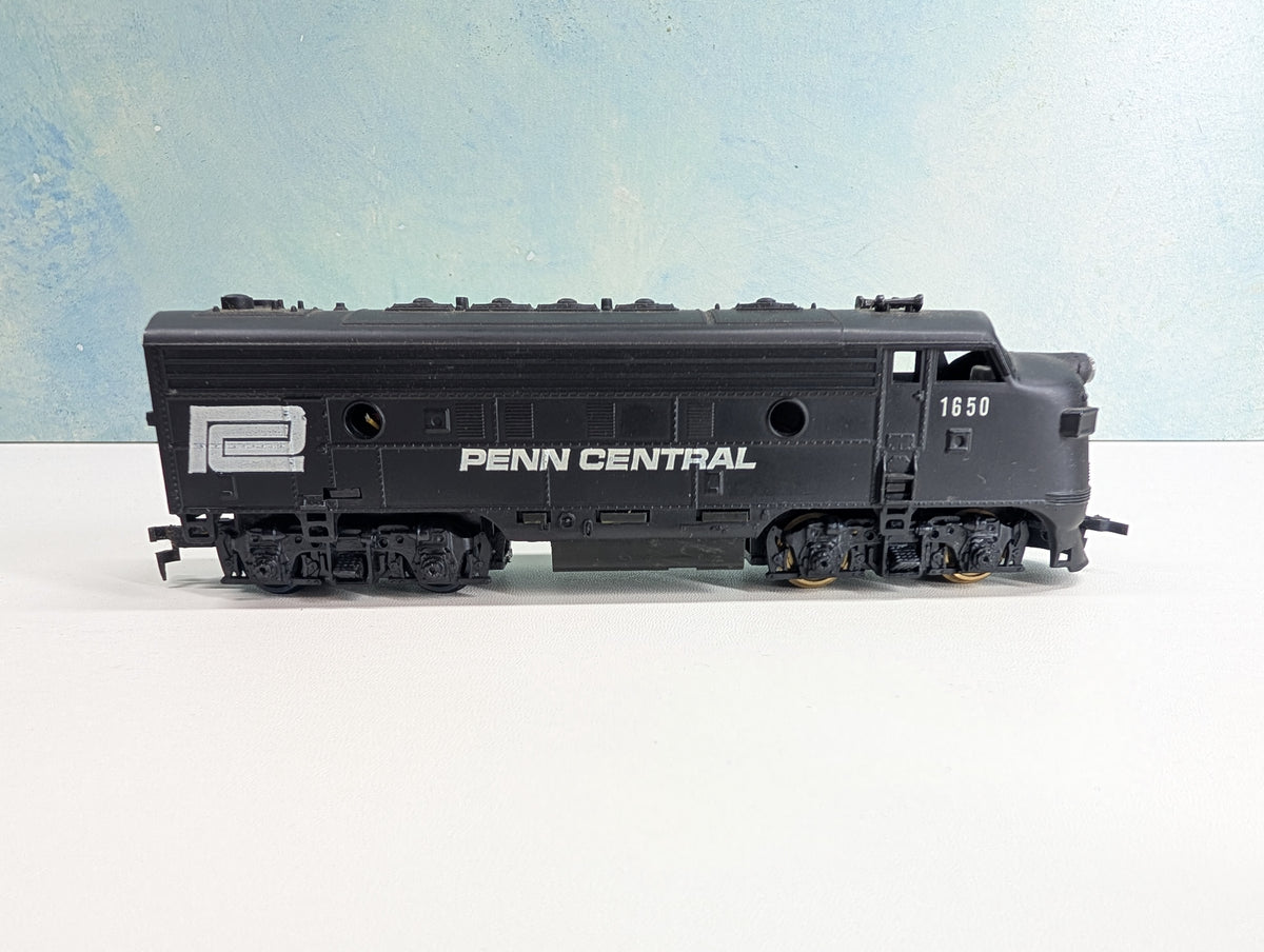 USED HO Scale F7 Diesel Locomotive Penn Central PC #1650 Non-Powered