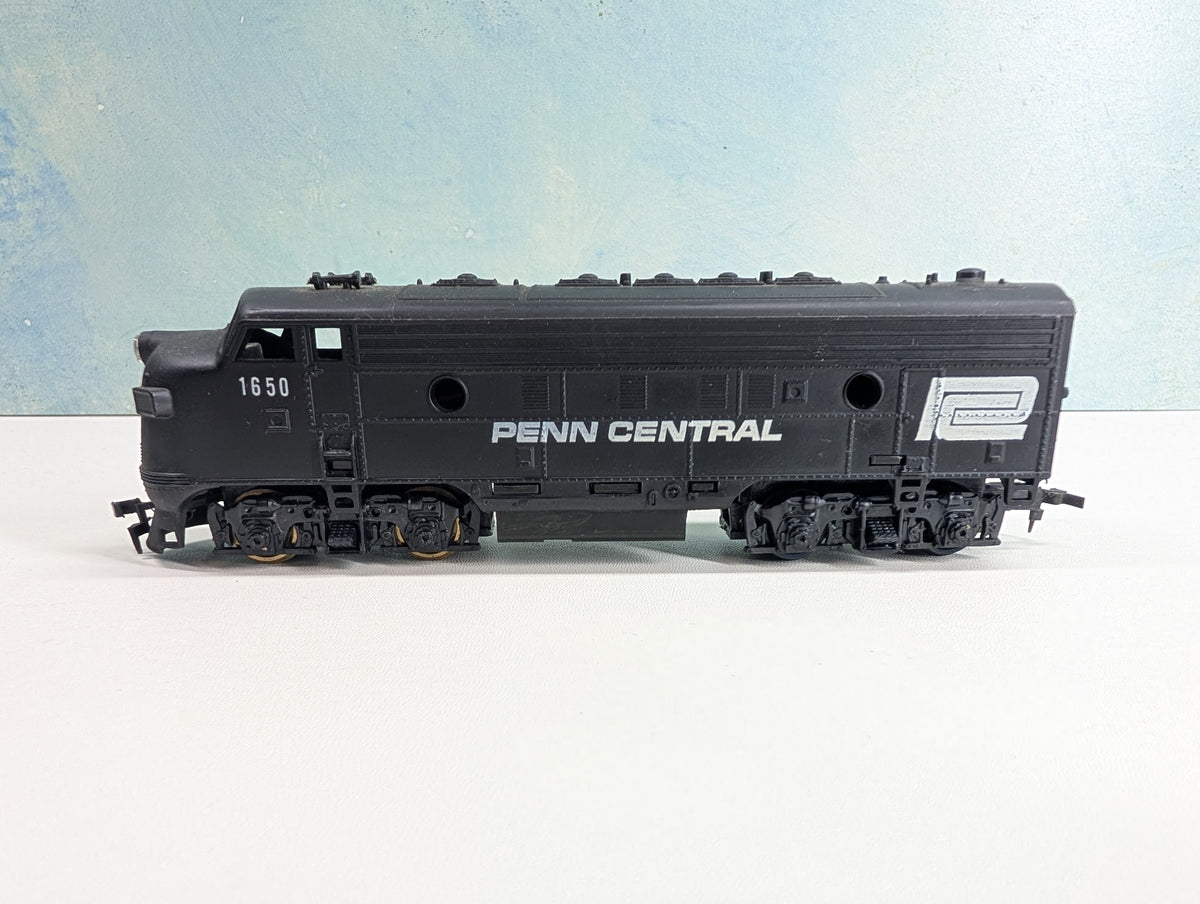 USED HO Scale F7 Diesel Locomotive Penn Central PC #1650 Non-Powered