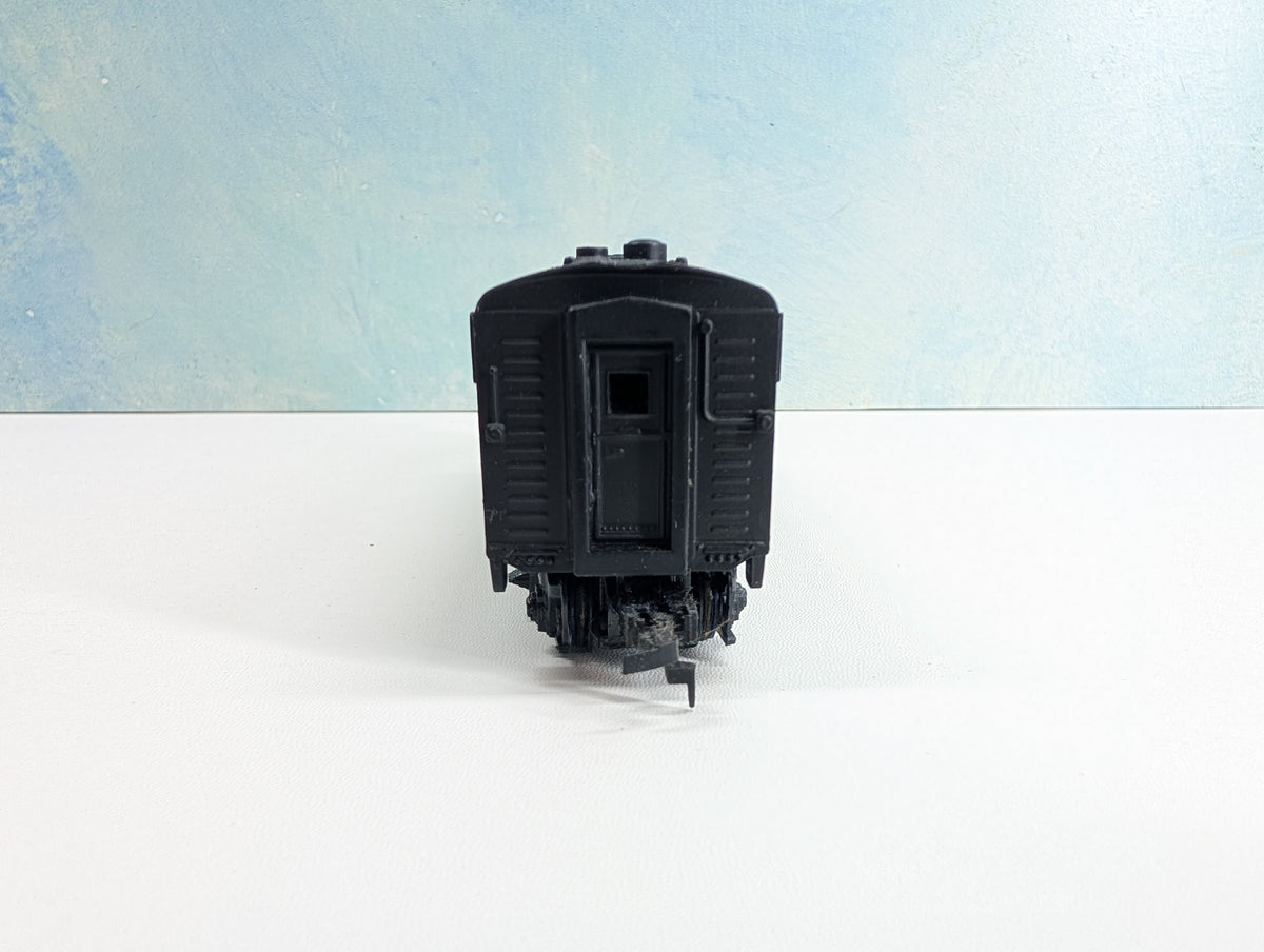 USED HO Scale F7 Diesel Locomotive Penn Central PC #1650 Non-Powered