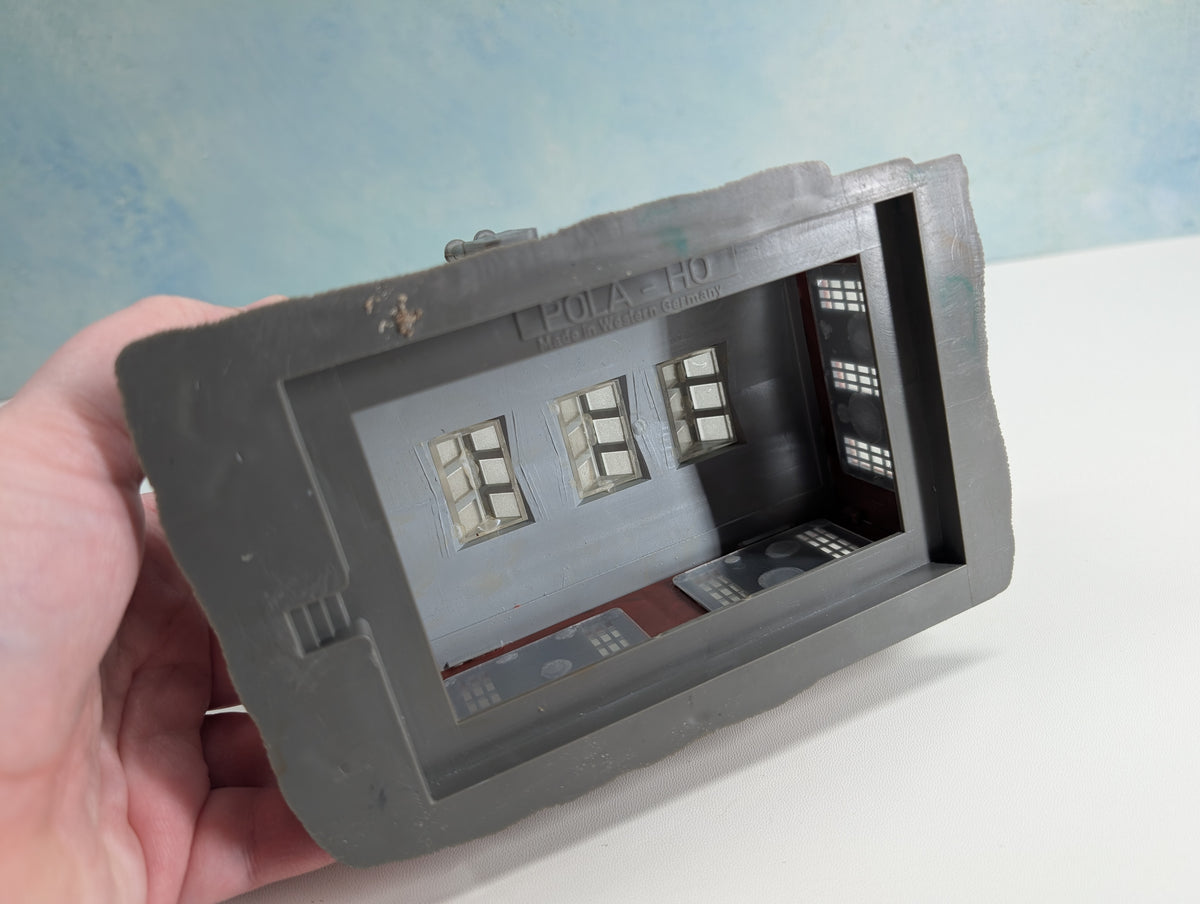 USED Pola HO Scale Brick Warehouse
