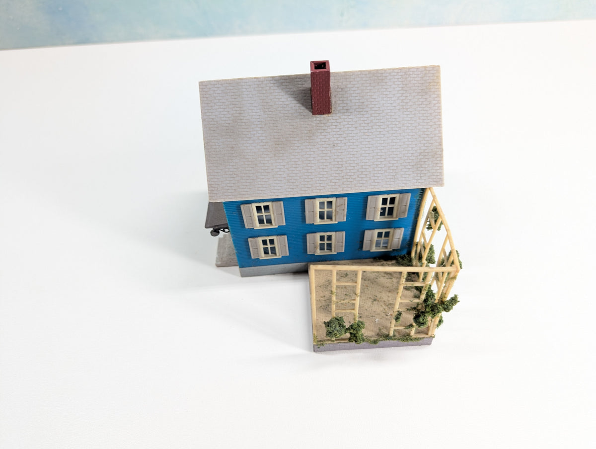 USED HO Scale Blue House