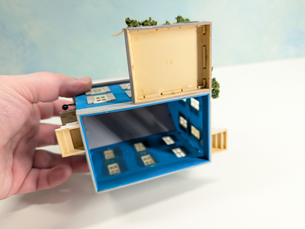 USED HO Scale Blue House