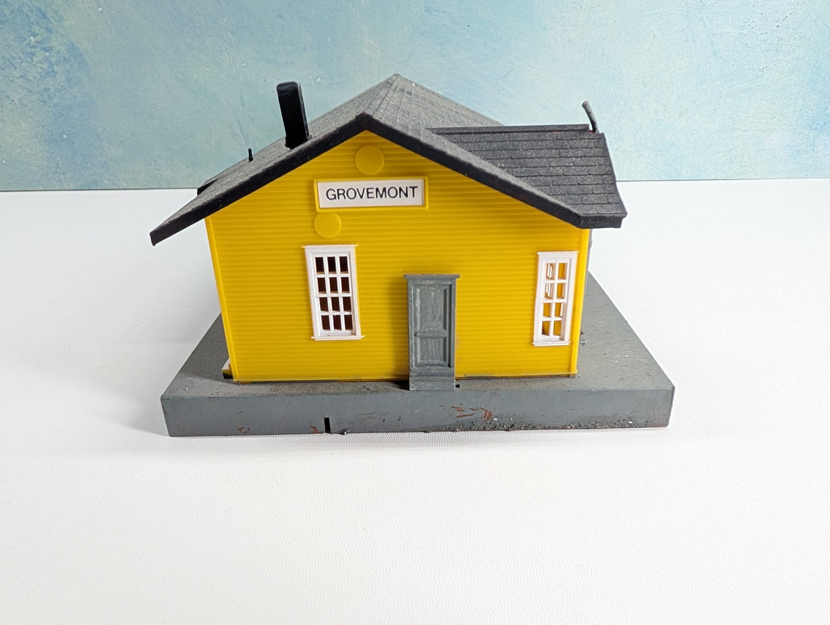 USED Bachmann HO Scale Grovemont Freight Station