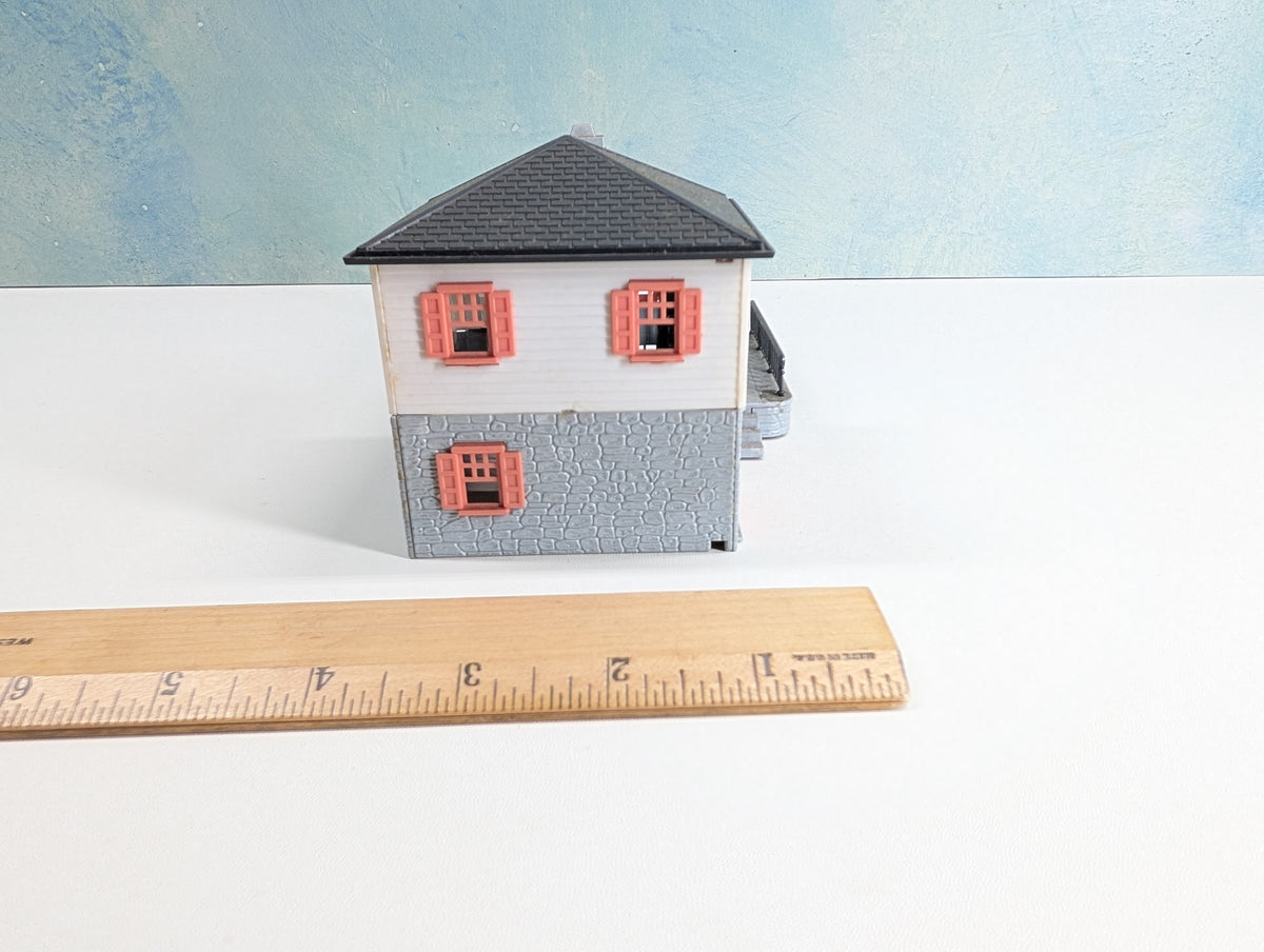 USED Bachmann HO Scale Gray & Pink House
