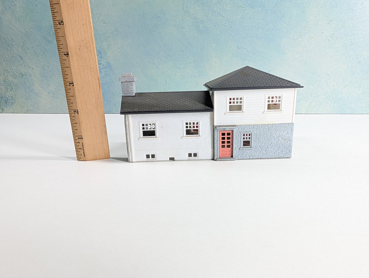 USED Bachmann HO Scale Gray & Pink House