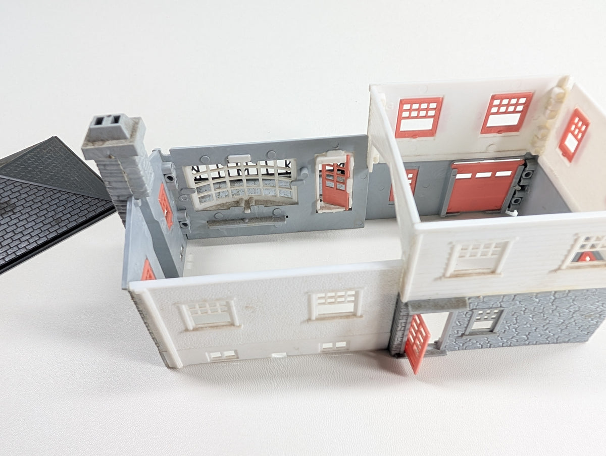 USED Bachmann HO Scale Gray & Pink House