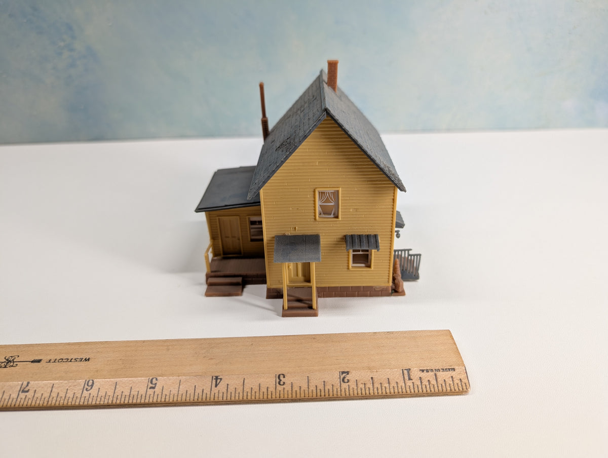 USED Revell HO Scale Yellow Farm House