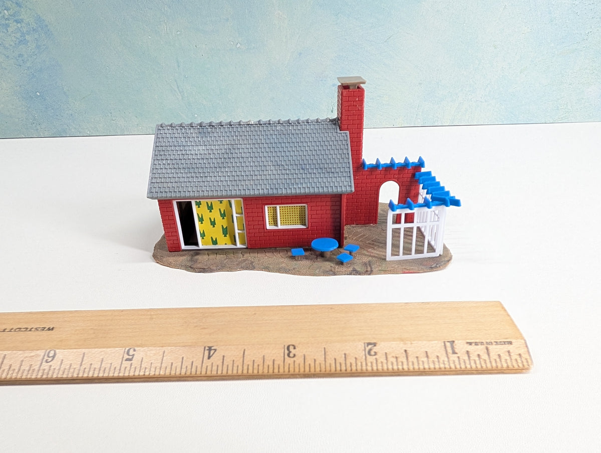 USED HO Scale Small Brick House
