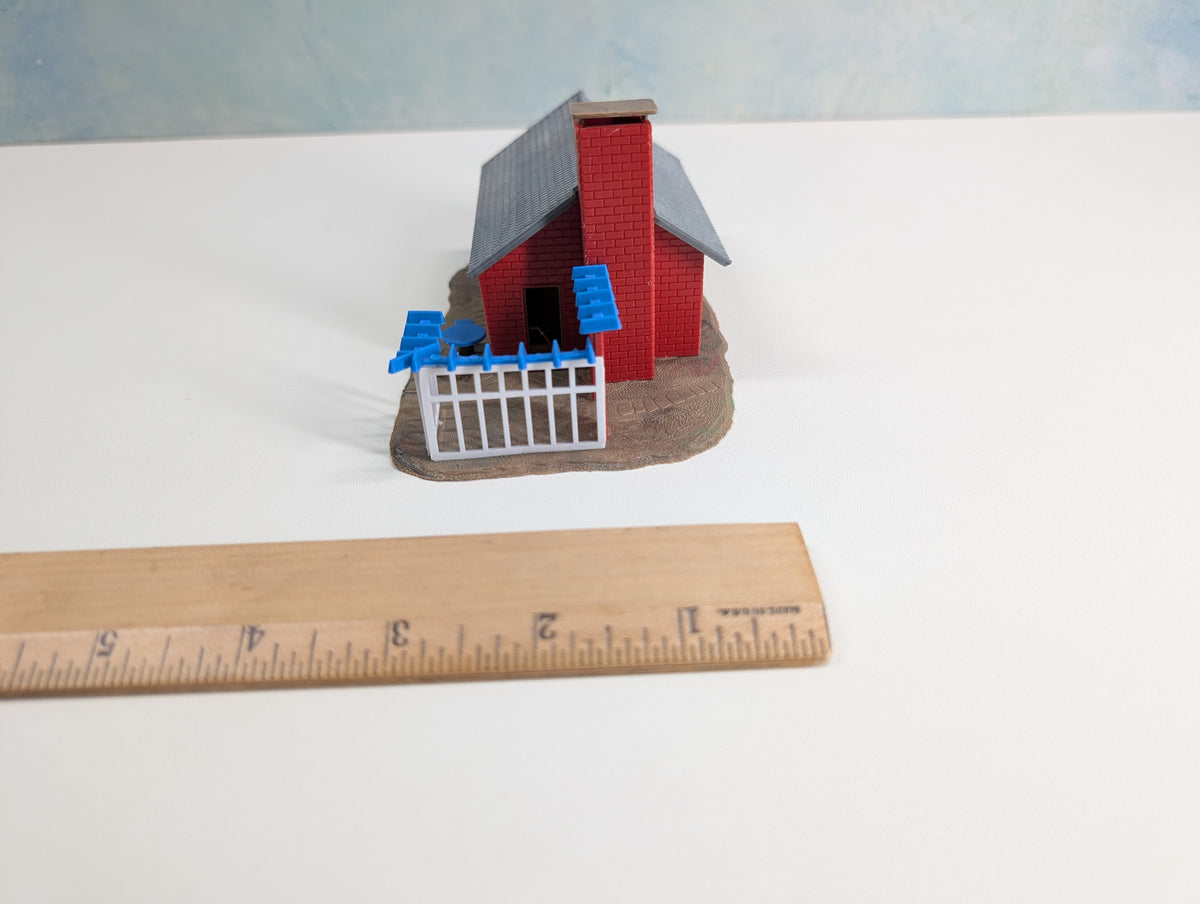 USED HO Scale Small Brick House