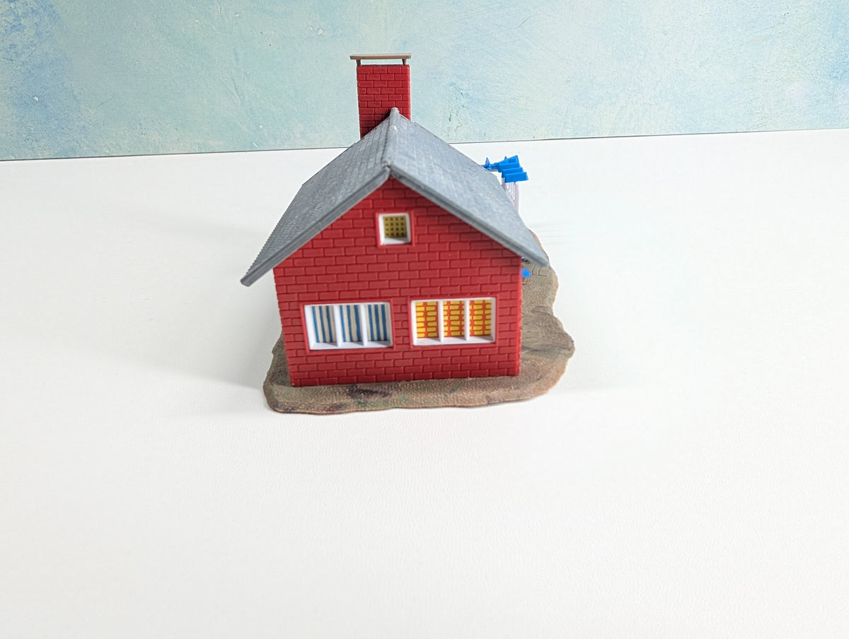 USED HO Scale Small Brick House