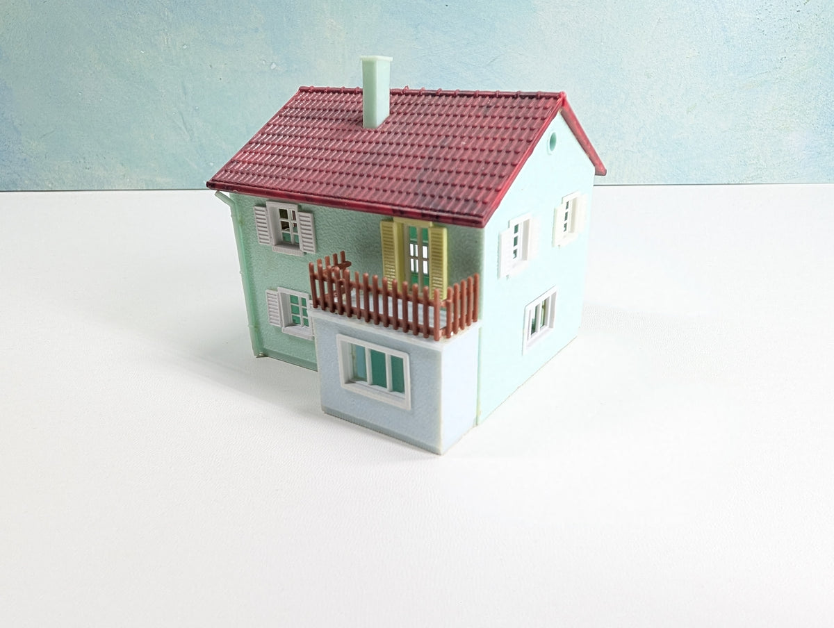 USED HO Scale German House w/ Balcony