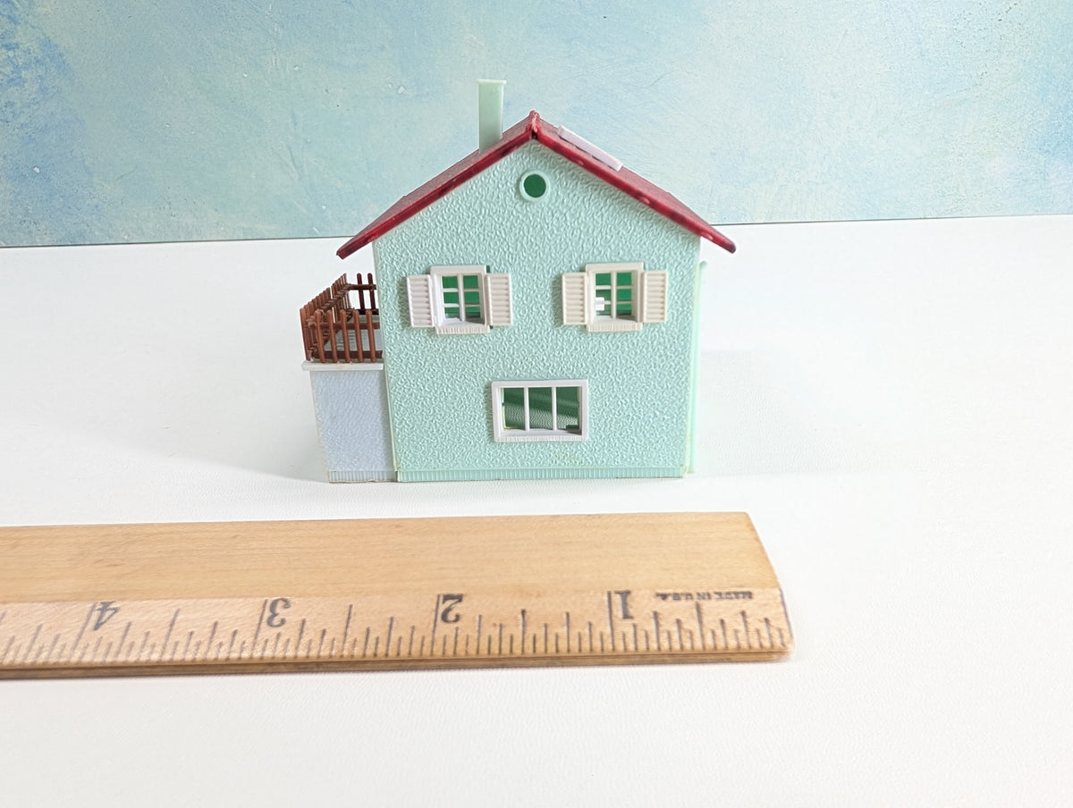USED HO Scale German House w/ Balcony