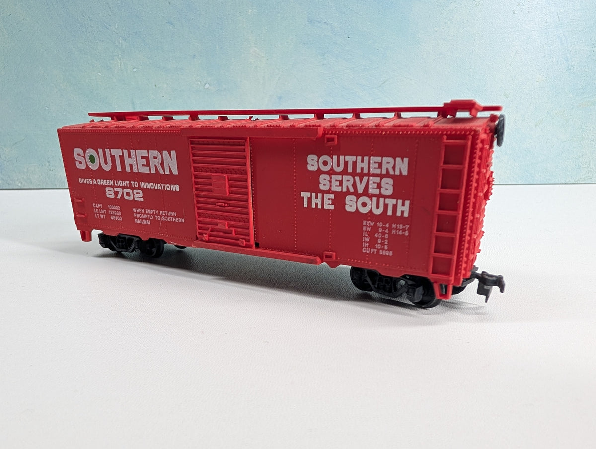 USED Lionel HO Scale 40' Box Car Southern #8702