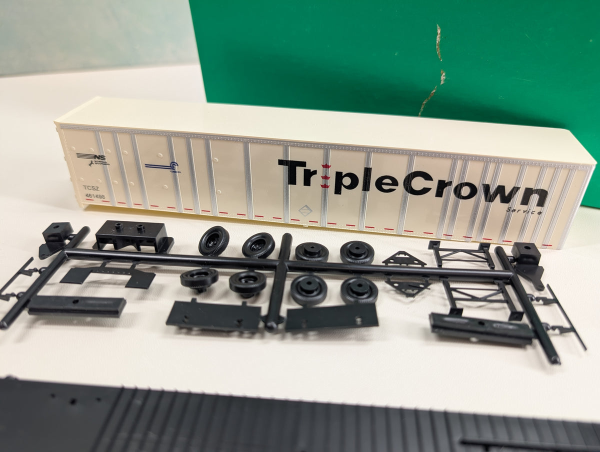 Bowser 55503 HO Scale 53' RoadRailer Plate Trailer Triple Crown Services TCSZ #461498 Large Logo KIT