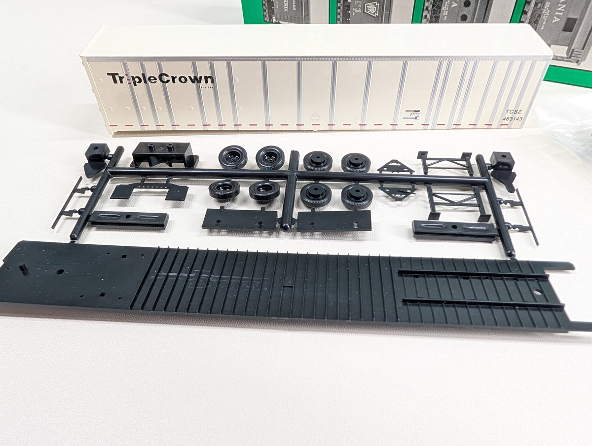 Bowser 55501 HO Scale 53' RoadRailer Plate Trailer Triple Crown Services TCSZ #463143 KIT