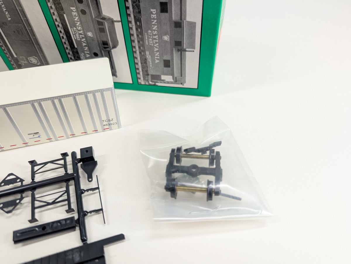 Bowser 55501 HO Scale 53' RoadRailer Plate Trailer Triple Crown Services TCSZ #463923 KIT