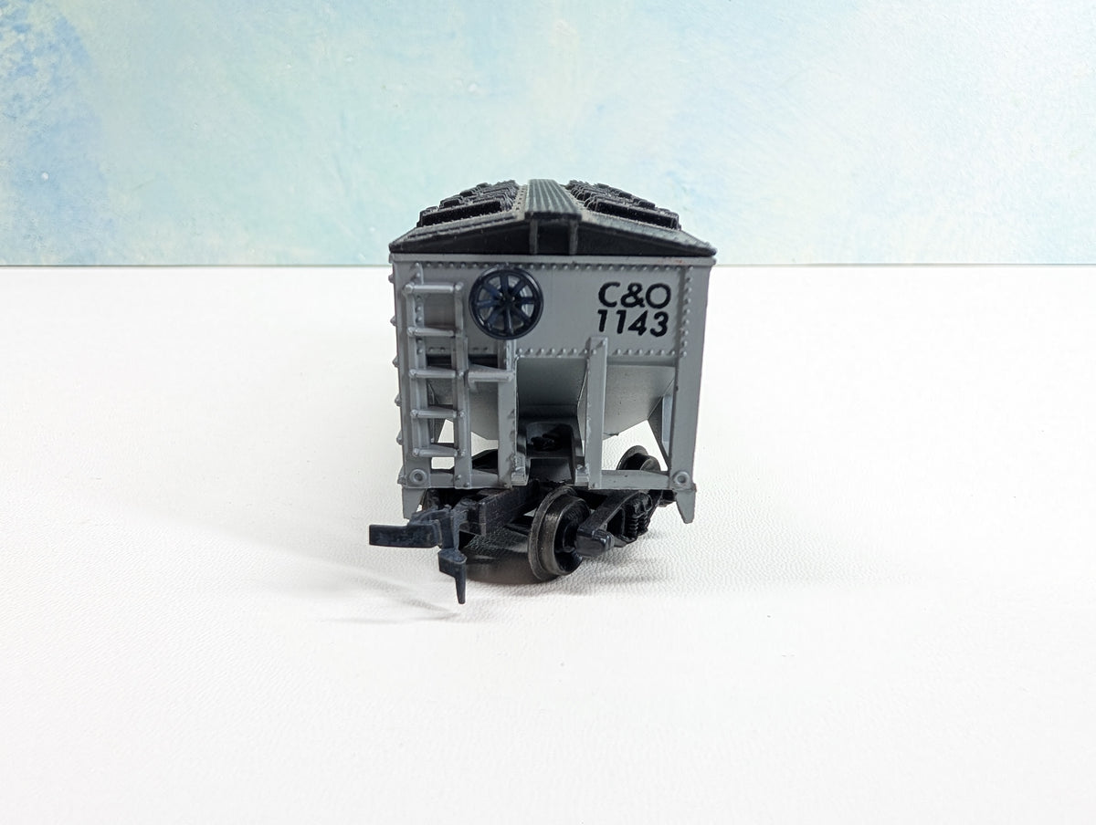 USED HO Scale 2 Bay Hopper Chesapeake and Ohio C&O #1143