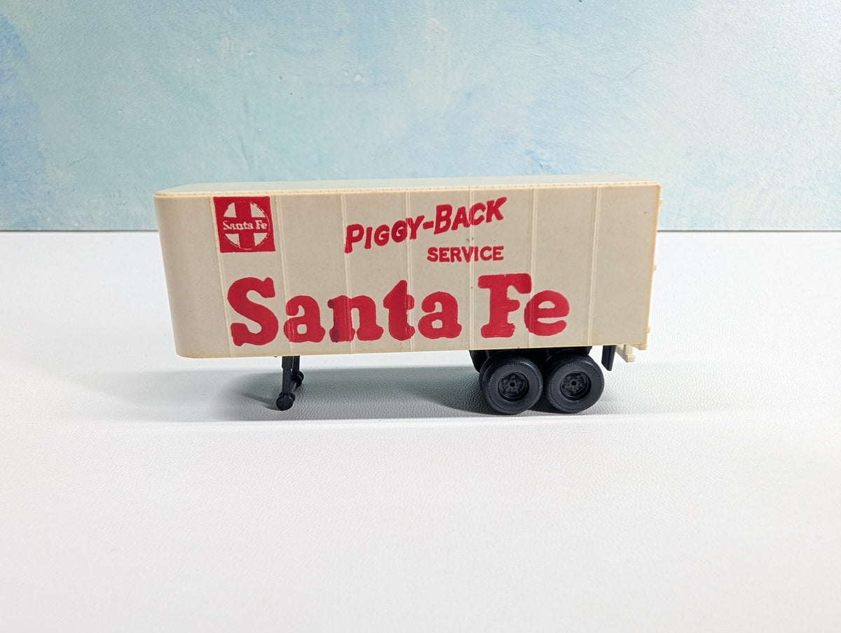 USED Tyco HO Scale Piggy Trailer Santa Fe