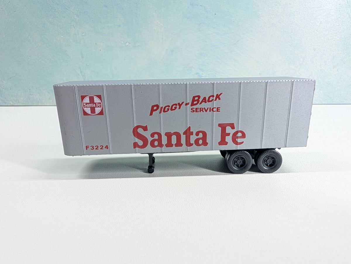 USED Walthers HO Scale 32' Trailer Santa Fe #F3224