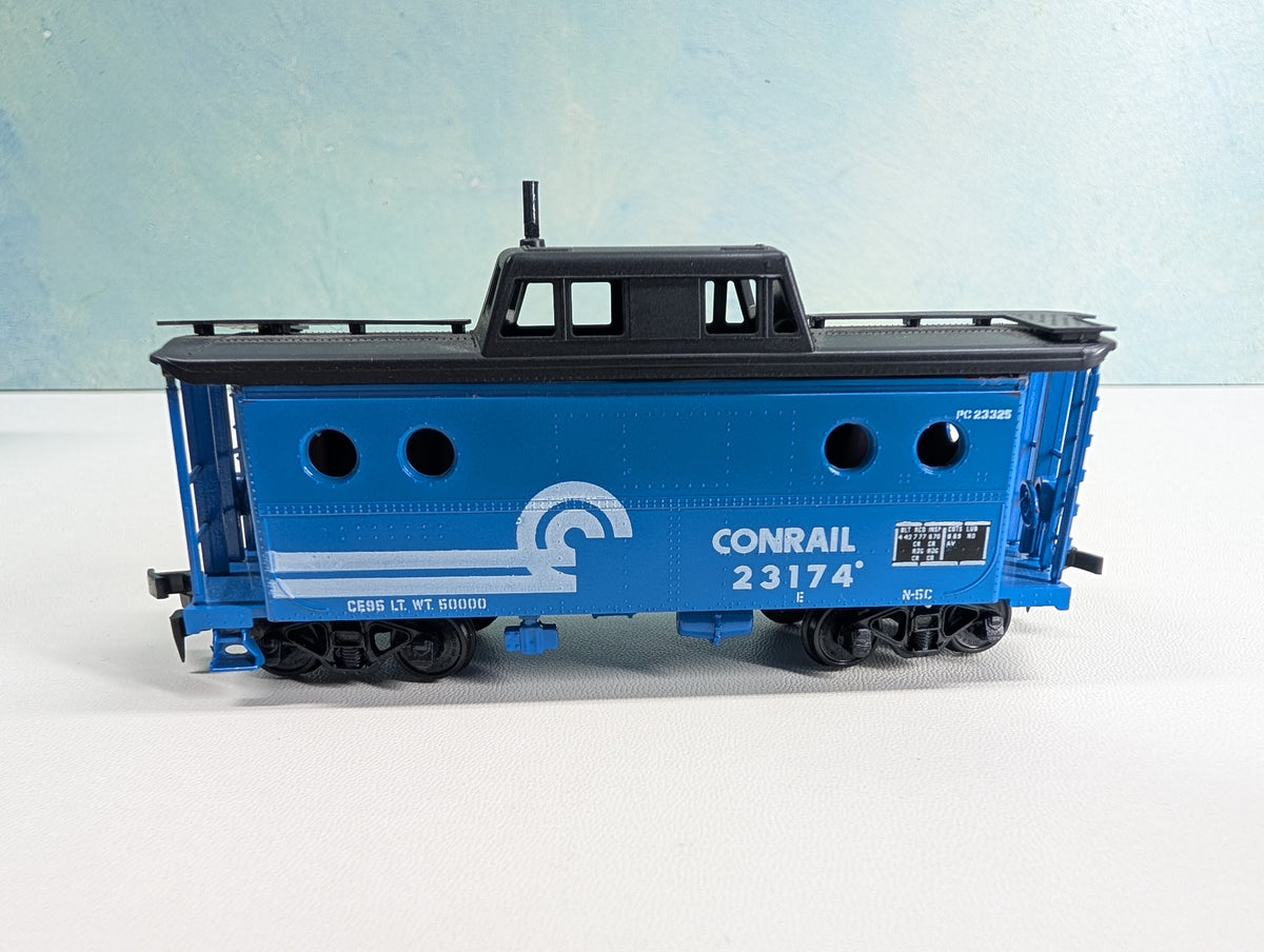 USED Bowser 54017 HO Scale N-5c Caboose Conrail #23174 Started KIT