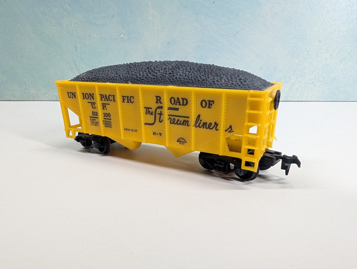 USED Life-Like HO Scale 2 Bay Hopper w/ Coal Union Pacific UP #32100