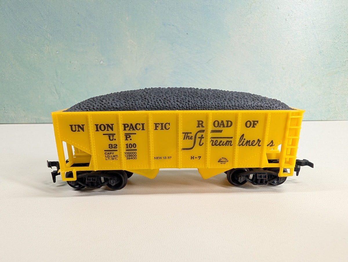 USED Life-Like HO Scale 2 Bay Hopper w/ Coal Union Pacific UP #32100