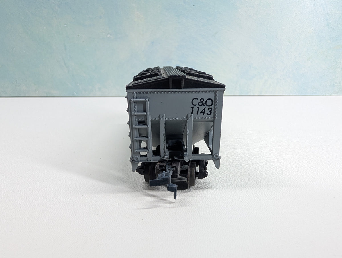 USED Life-Like HO Scale 2 Bay Covered Hopper Chesapeake and Ohio C&O #1143