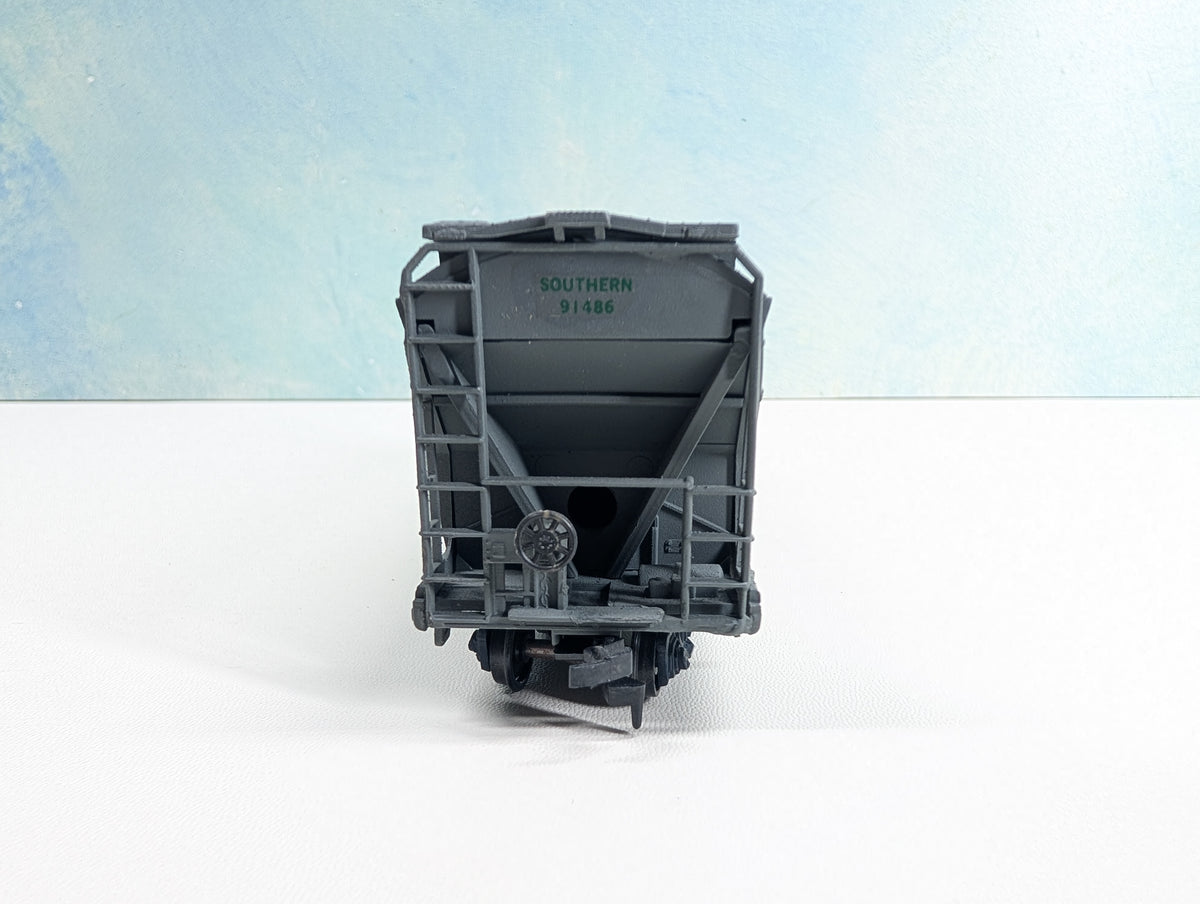 USED Athearn HO Scale 2 Bay Covered Hopper Southern #91486