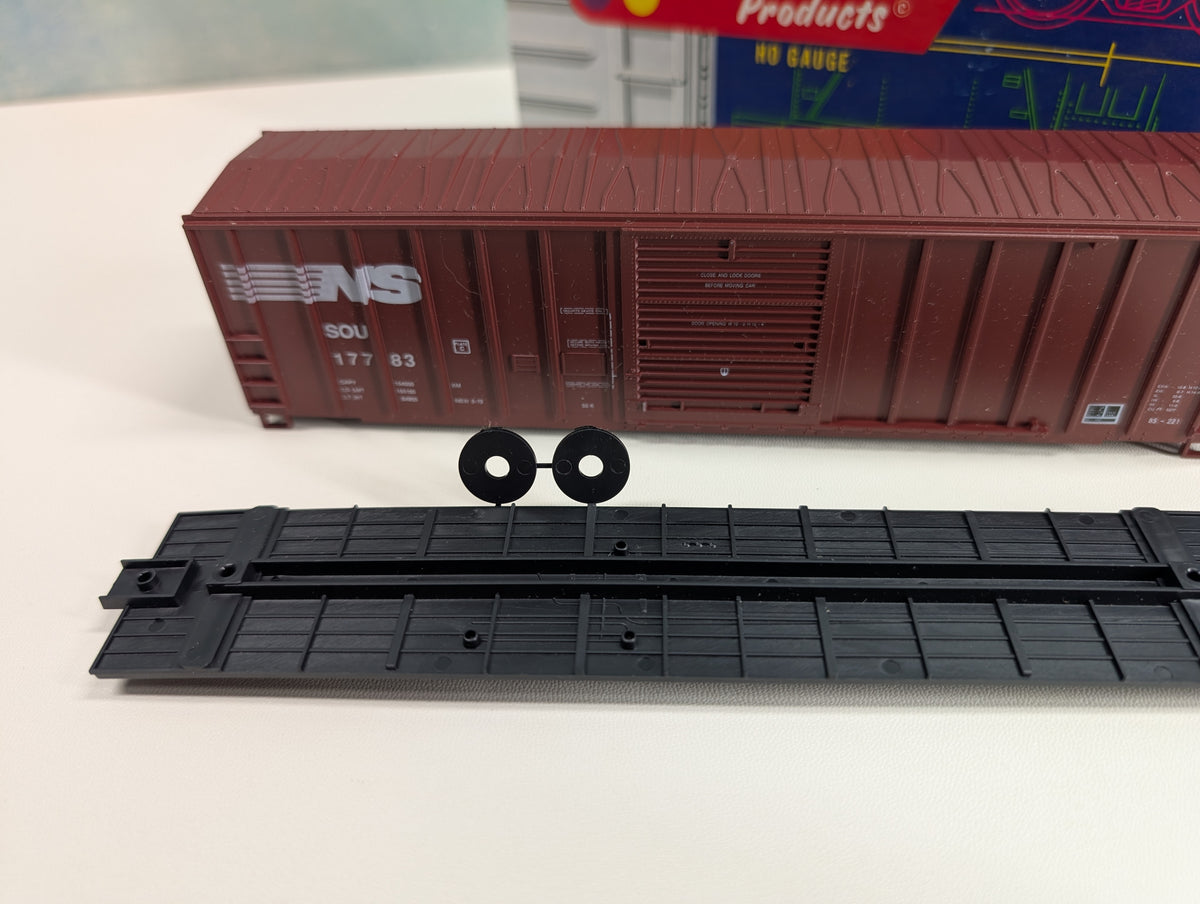 USED Roundhouse 1967 HO Scale 50' FMC SD Box Car Norfolk Southern SOU #17783 KIT