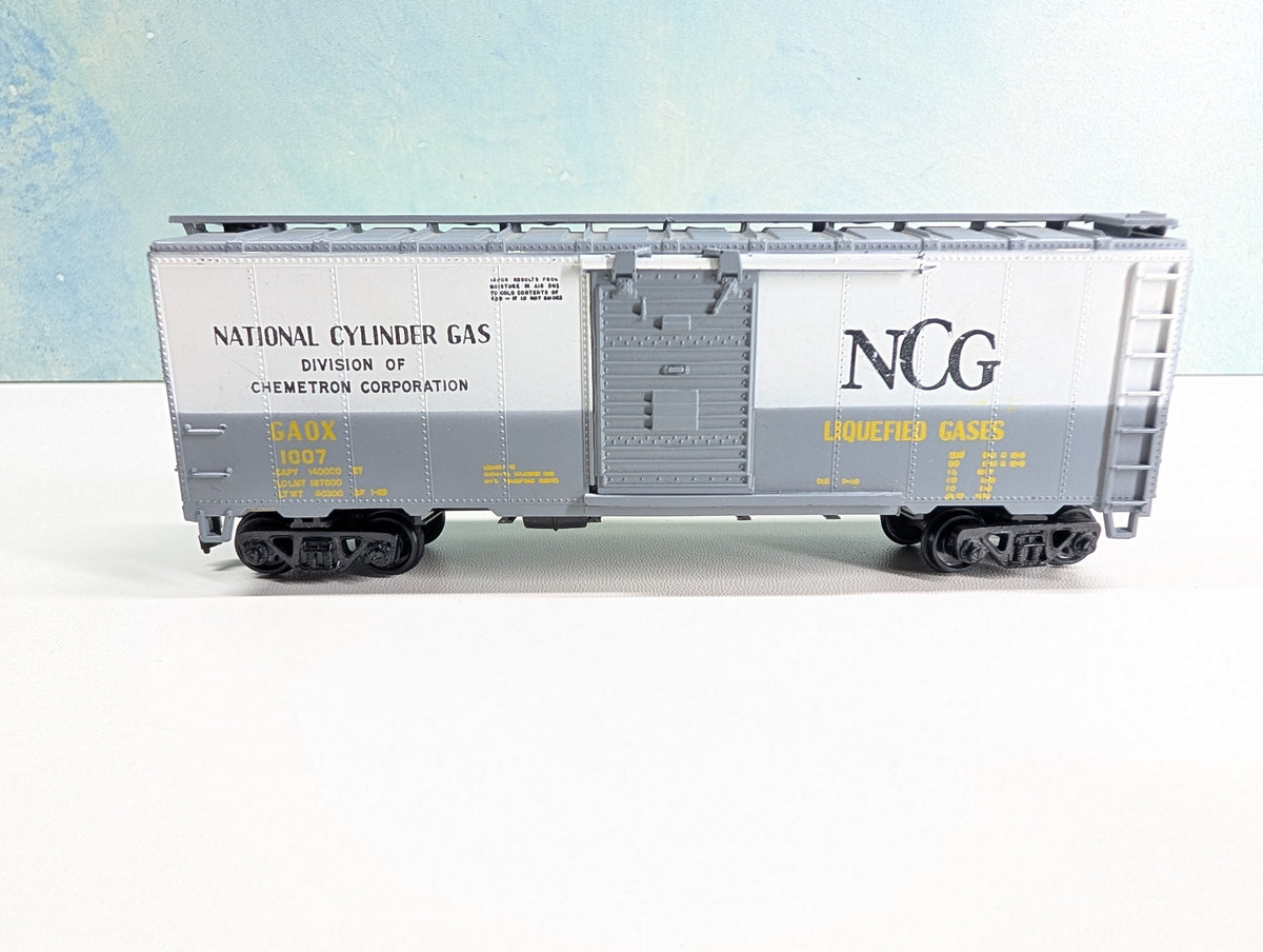 USED Athearn HO Scale 40' Box Car National Cylinder Gas GAOX #1007
