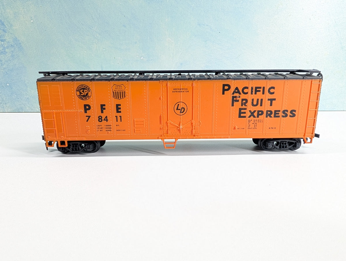 USED AHM HO Scale 50' Box Car Pacific Fruit Express PFE #78411