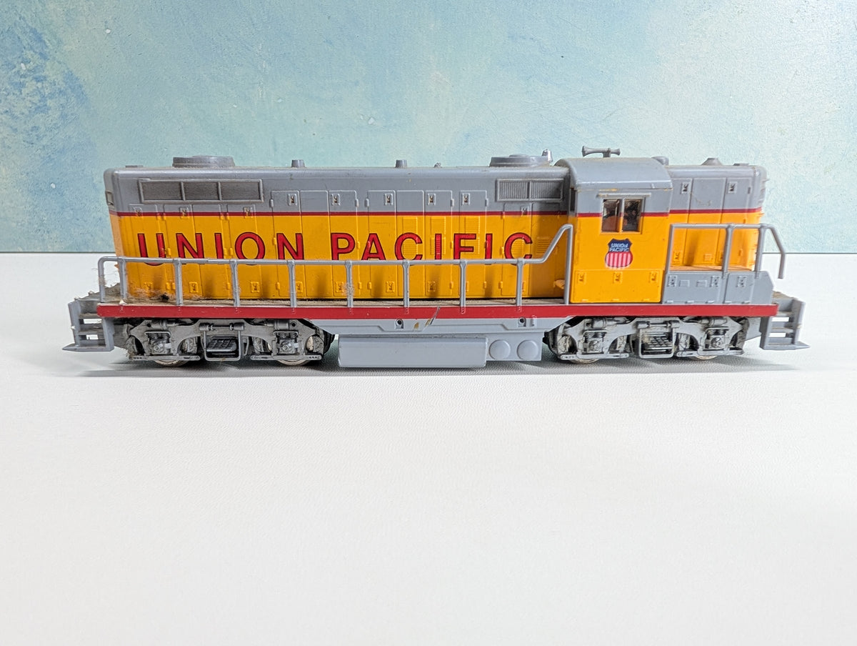 USED AHM HO Scale Diesel Locomotive Union Pacific UP Tested! DC