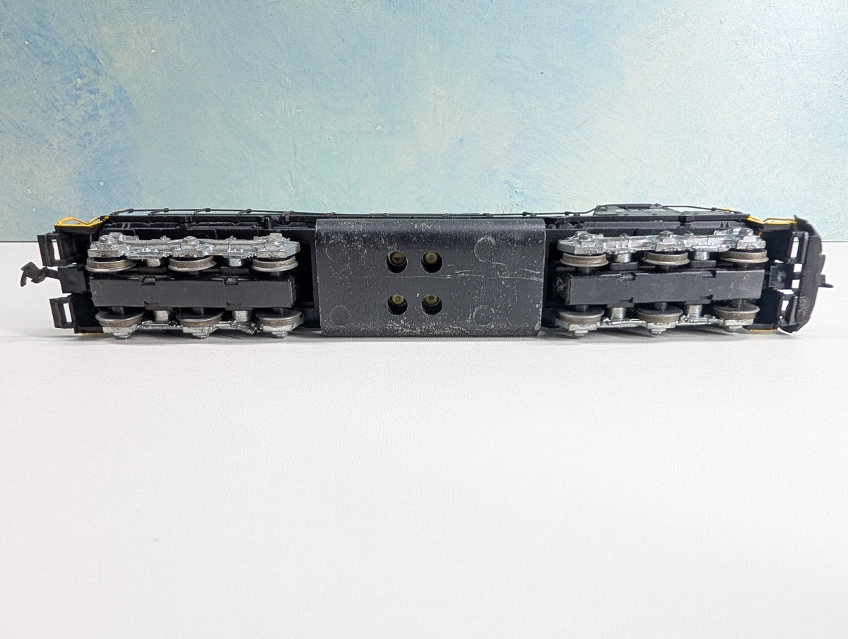 USED Athearn HO Scale Custom Diesel Locomotive Penn Central PC #6220 Tested! DC