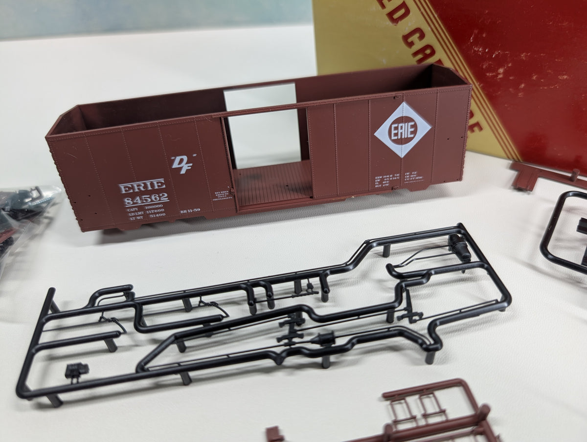 USED Red Caboose #8704-5 HO Scale 40' ACF Box Car Erie #84562 KIT