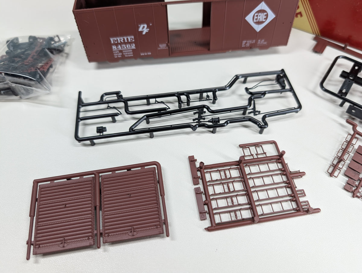 USED Red Caboose #8704-5 HO Scale 40' ACF Box Car Erie #84562 KIT