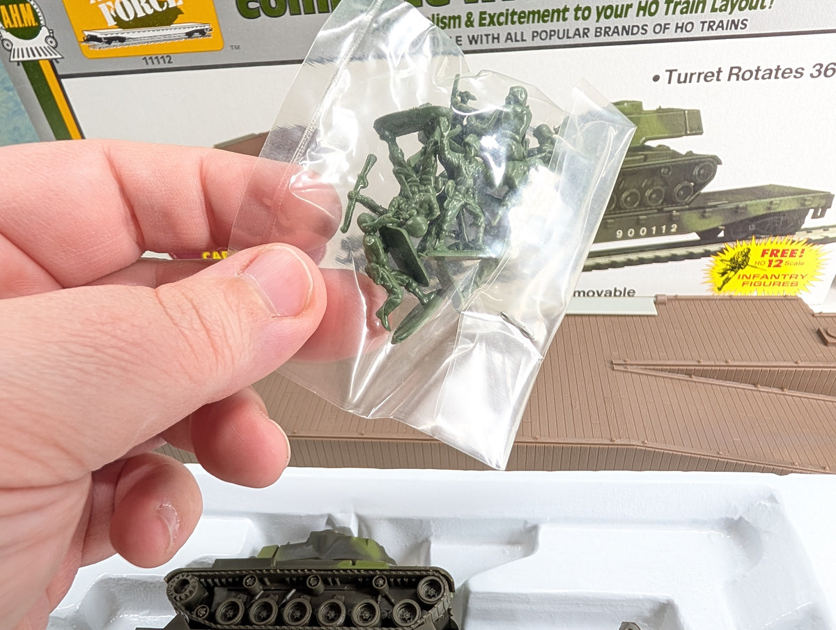 USED AHM 11112 HO Scale M-47 Army Tank w/ 51' Flat Car US Army #900112 w/ Cargo Dock