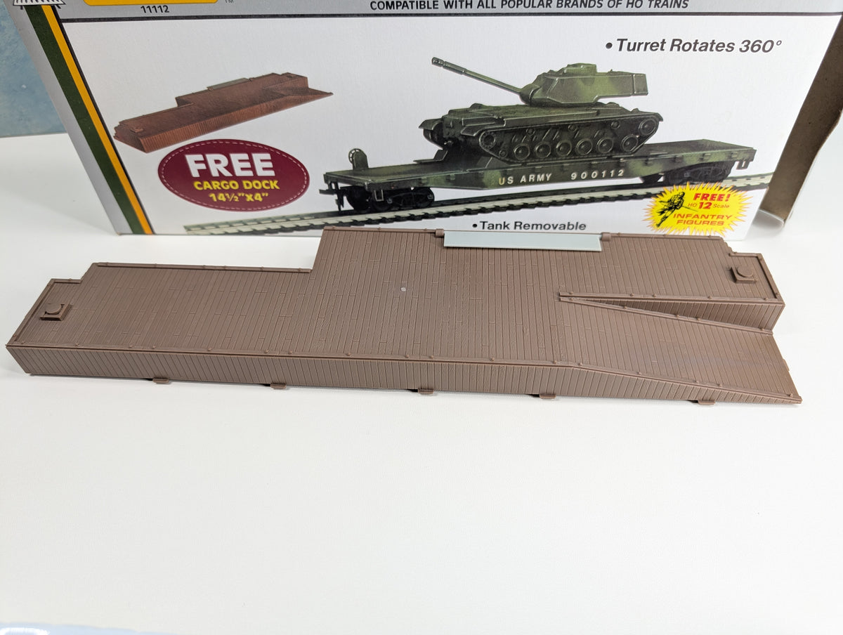 USED AHM 11112 HO Scale M-47 Army Tank w/ 51' Flat Car US Army #900112 w/ Cargo Dock
