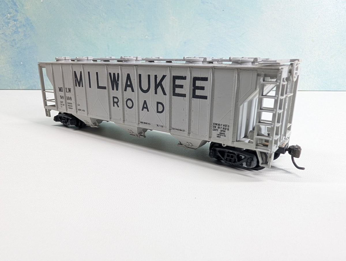 USED HO Scale Covered Hopper Milwaukee Road MILW #98108