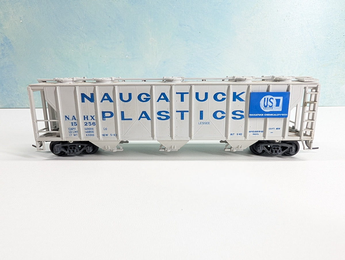 USED HO Scale Covered Hopper Naugatuck Plastics NAHX #15256