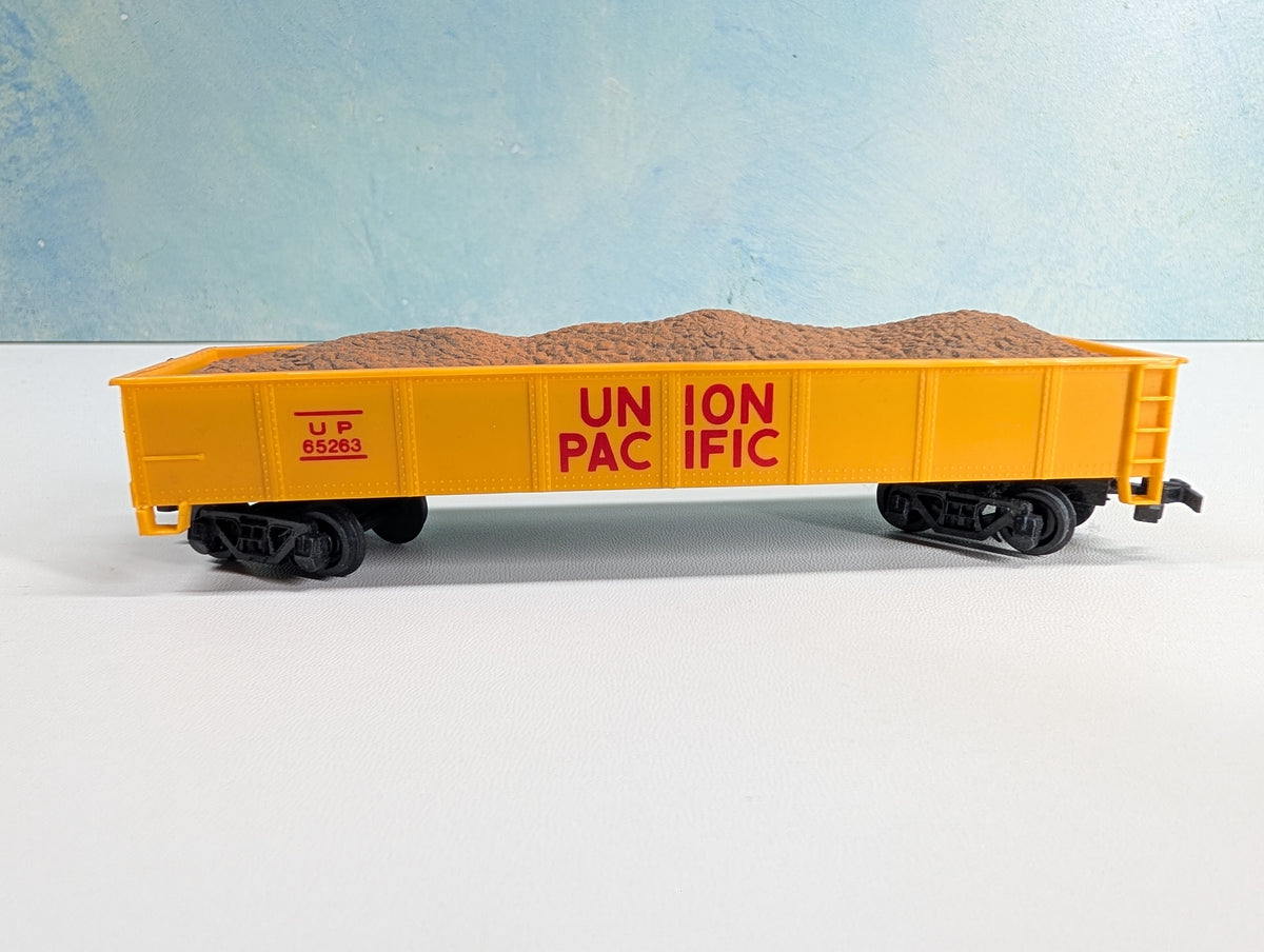 USED Bachmann HO Scale Gondola w/ Load Union Pacific UP #65263