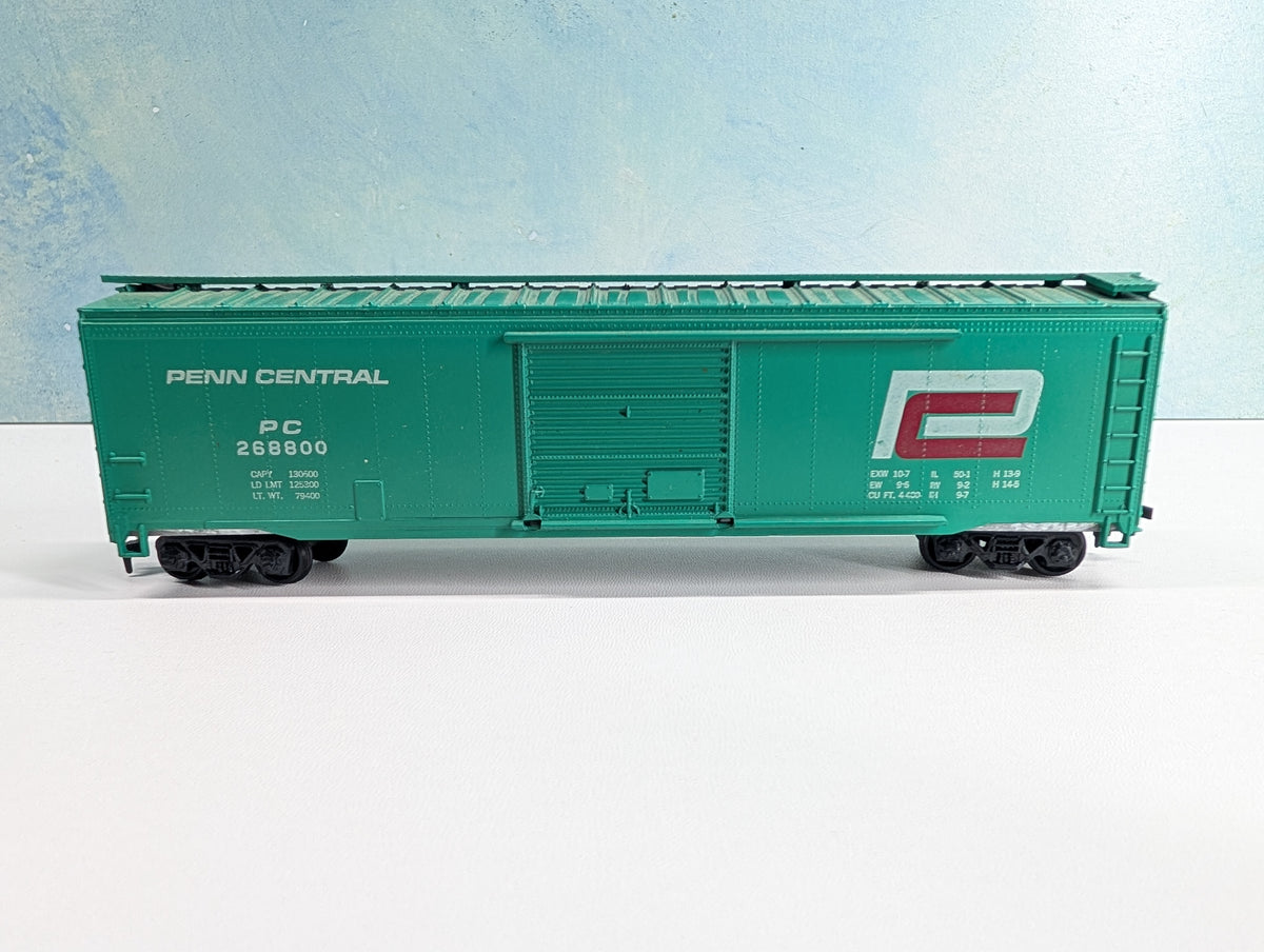 USED Roundhouse HO Scale 50' Box Car Penn Central PC #268800