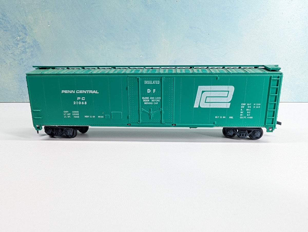 USED Roundhouse HO Scale 50' Box Car Penn Central PC #21068