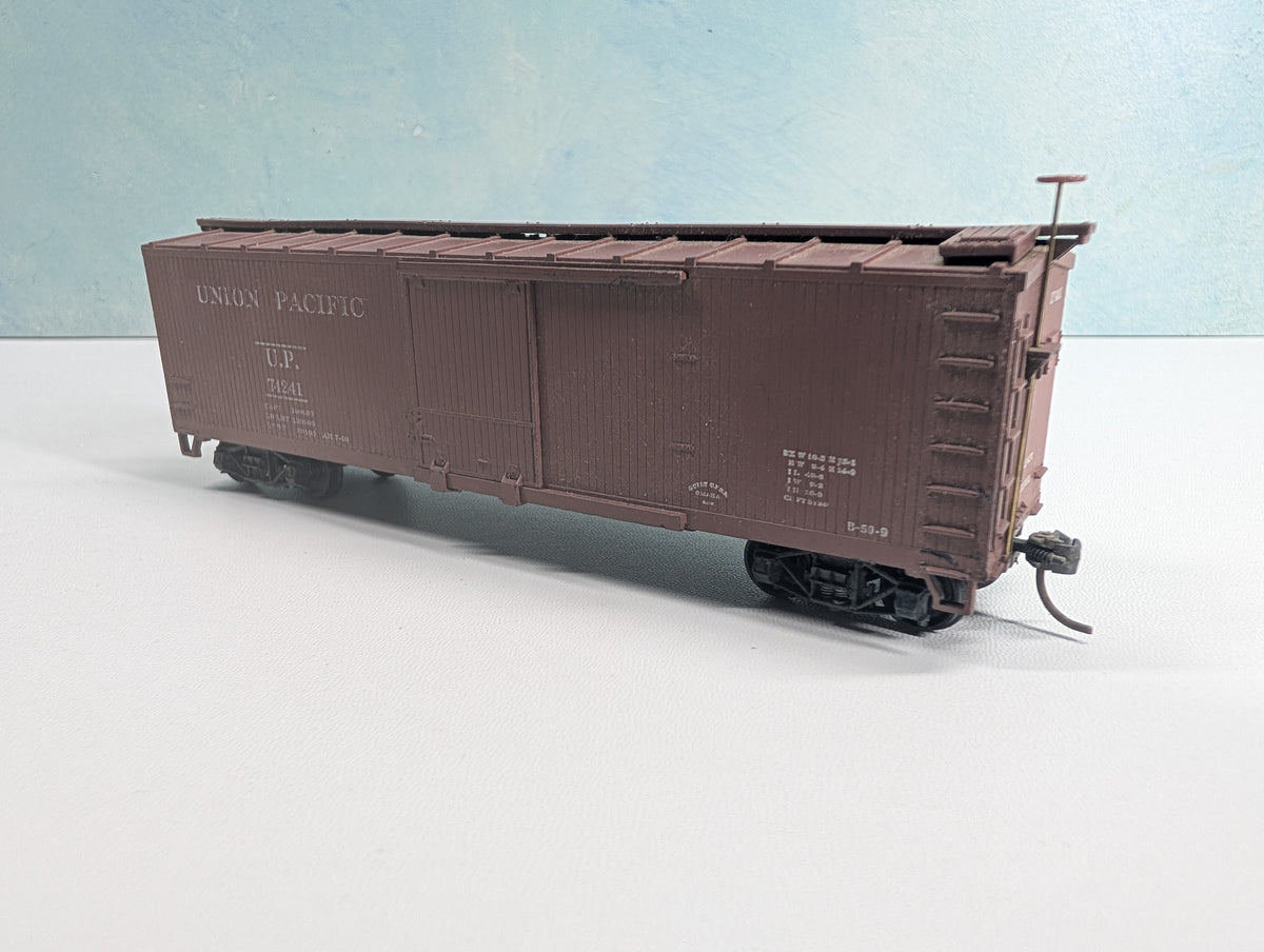 USED TRAIN MINIATURE HO Scale 40' Box Car Union Pacific UP #74241